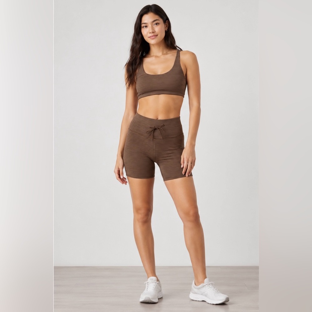 NWT Vuori Stripe Daily Short in Espresso Stripe